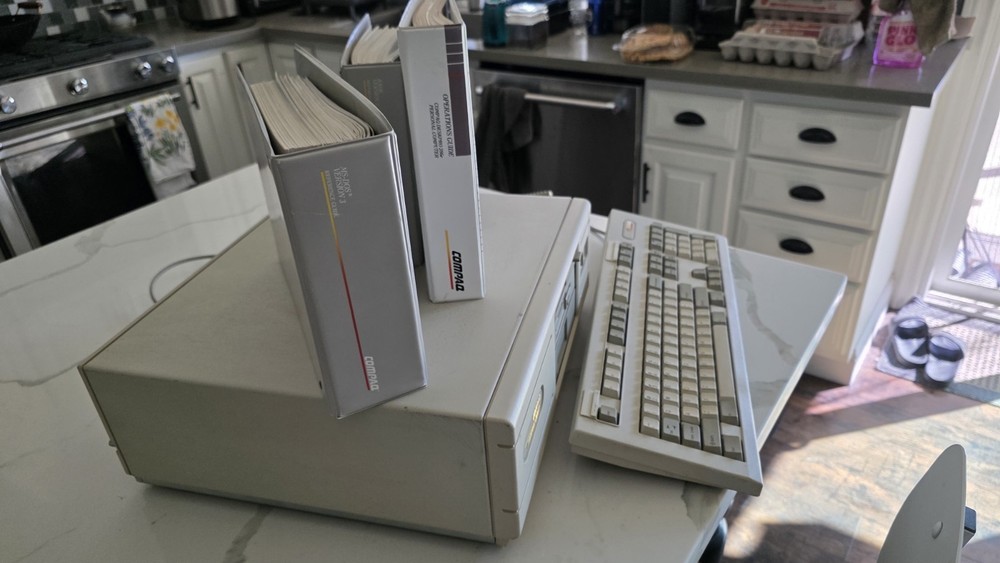 Vintage Compaq 286 E Desk Pro Computer W/ Manuals
