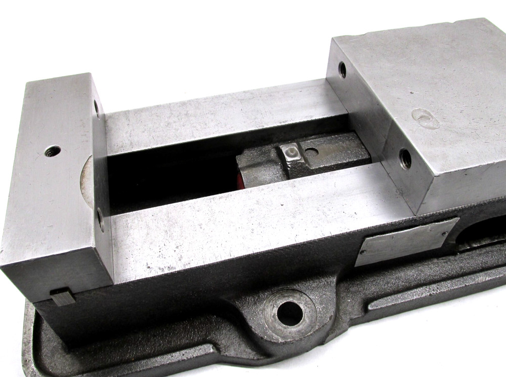 KURT ANGLOCK 6" MILLING MACHINE VISE - #D60