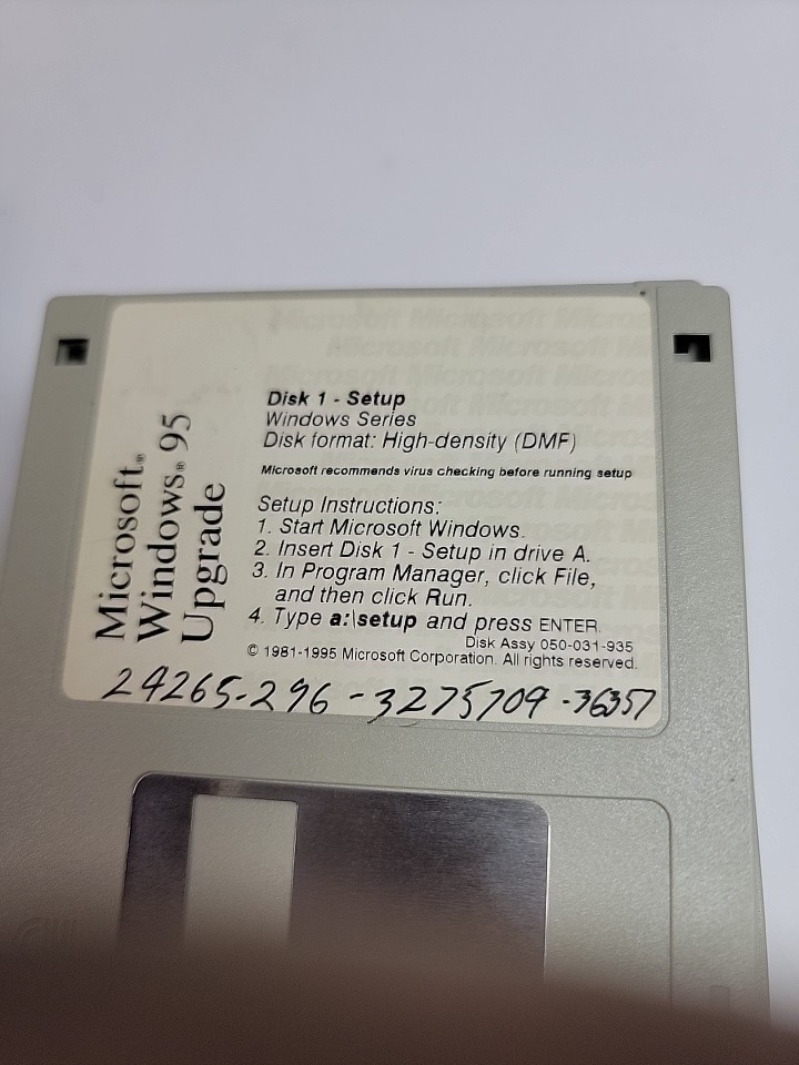 Microsoft Windows 95 Upgrade 1- 13 Floppy disk Untested