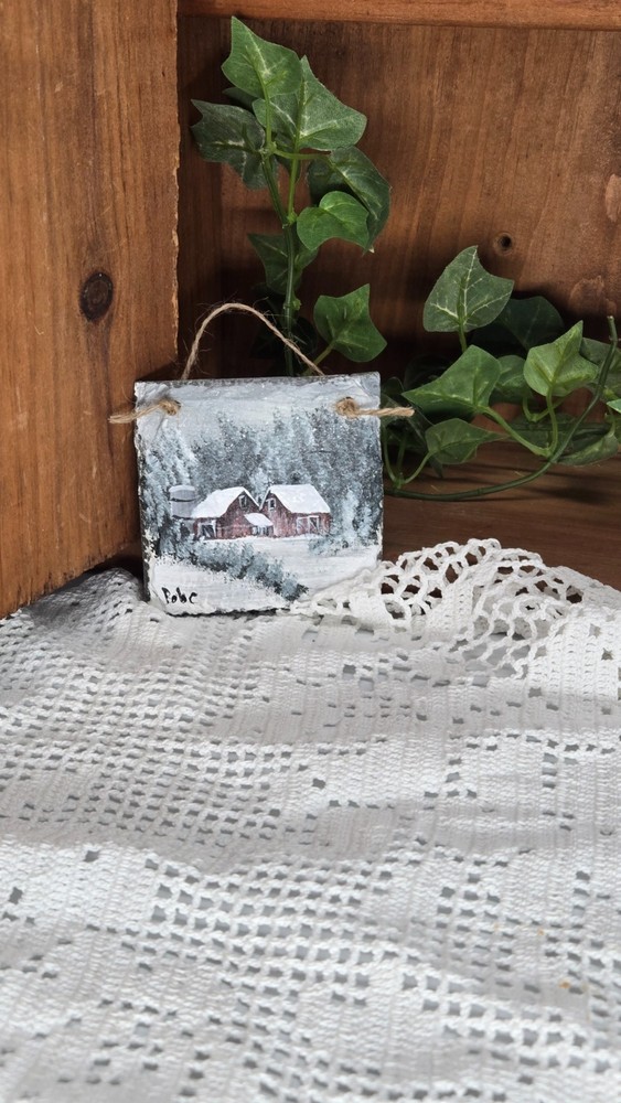 mini slate hanger w/ winter barn (25147) hand painted