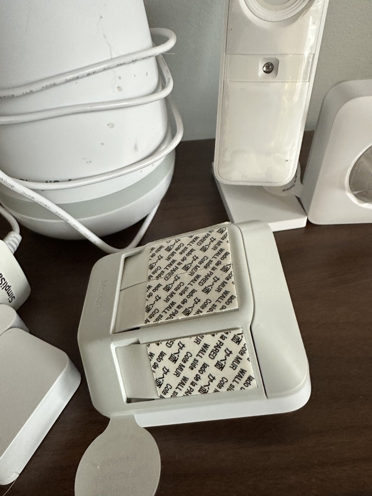 Simplisafe Security System - Keypad, (2) Motion Dectors, Camera and Door Sensor