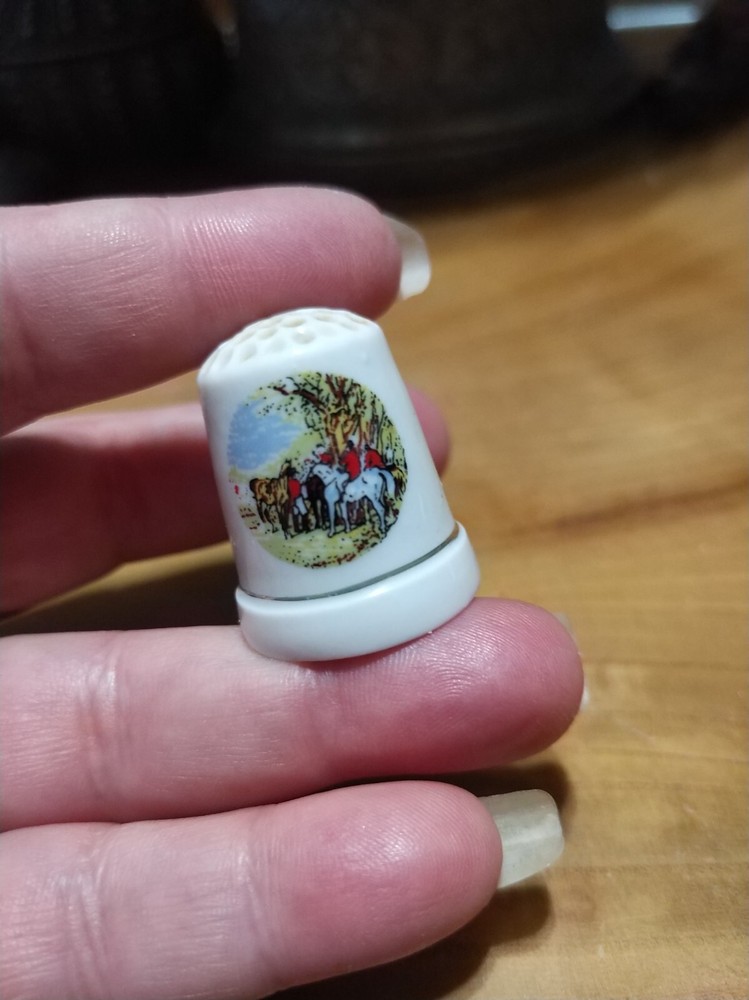 Vintage ceramic thimble.  Fox hunting scene