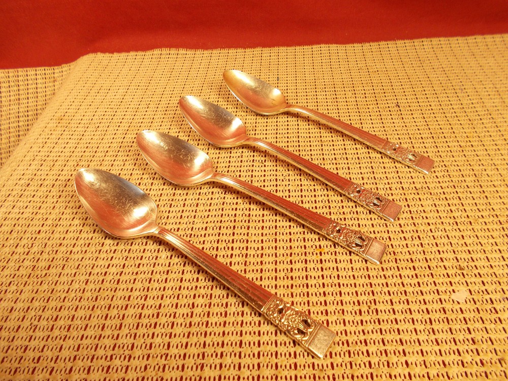 Oneida Silverplate Flatware Coronation Pattern Set of 4 Teaspoons 6 1/8"