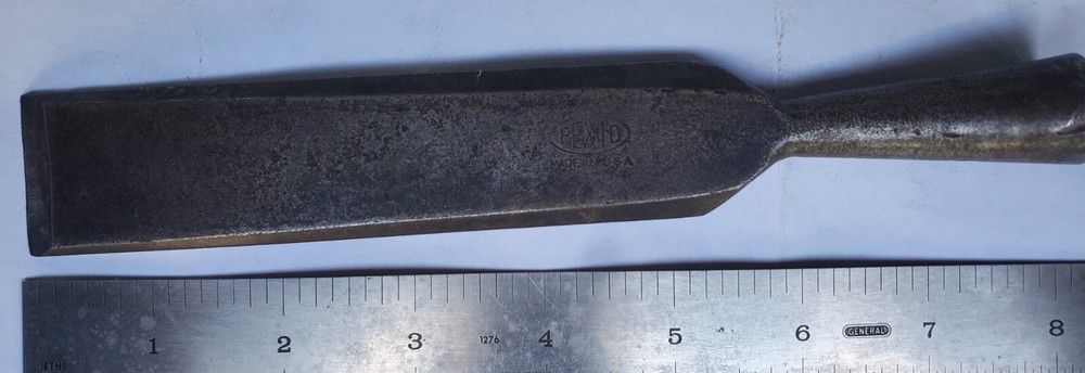 Vintage Pexto 1 1/4" bevel edge Socket chisel
