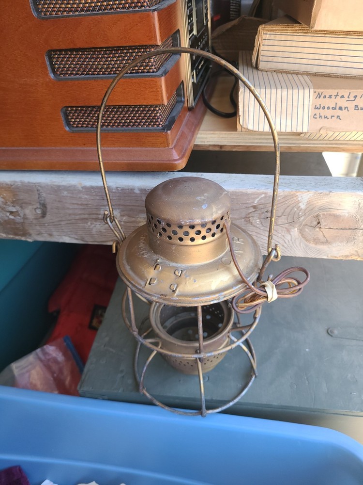 CNR Railroad Adlake Lantern - Electrified Untested