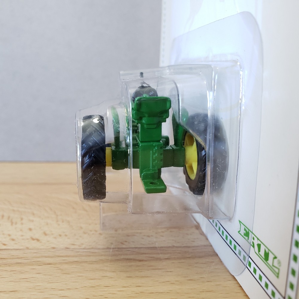 Ertl John Deere Model 520 Tractor Diecast 1:64
