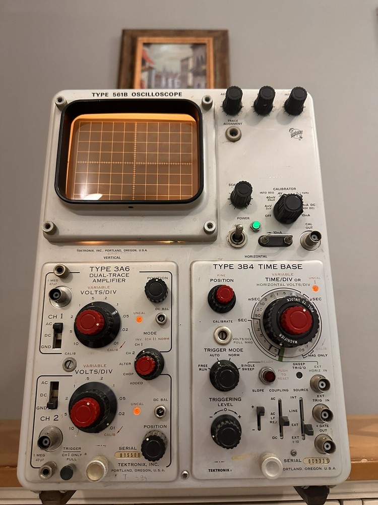 TEKTRONIX TYPE 561B OSCILLOSCOPE w/ TYPE 3A6, Type 3B4 READ…
