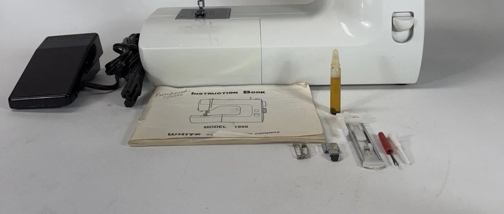 White Jeans Machine Model 1999 sewing machine