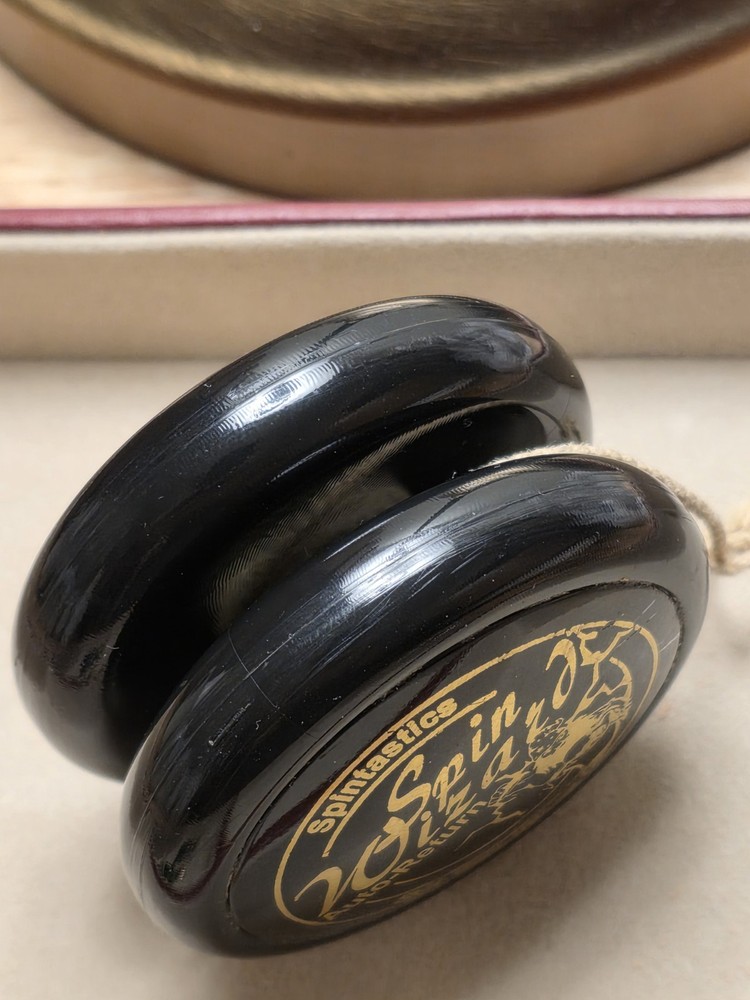 Spintastics Spin Wizard Auto-Return Yo-Yo Black by Skill Toys Inc.
