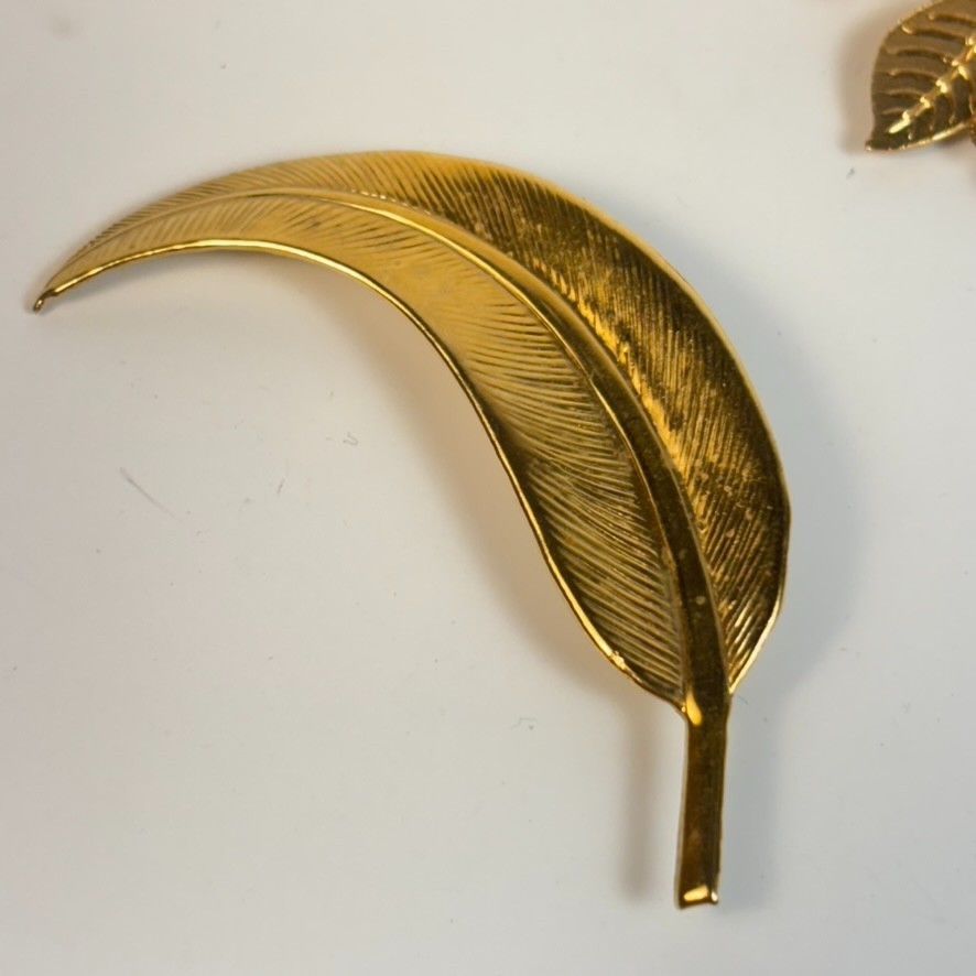 Brooch Pin Gold Tone Leaf Shapes Delicate