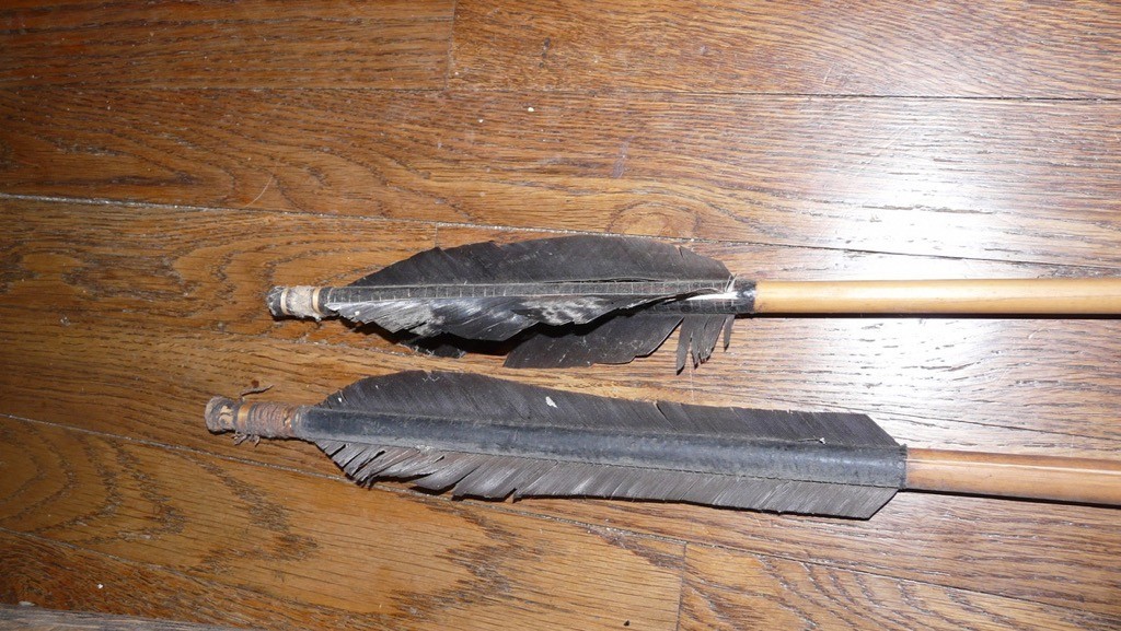 MATSES PERU AMAZON INDIAN BOW, TWO ARROWS, ARROW POINT SHARPENER