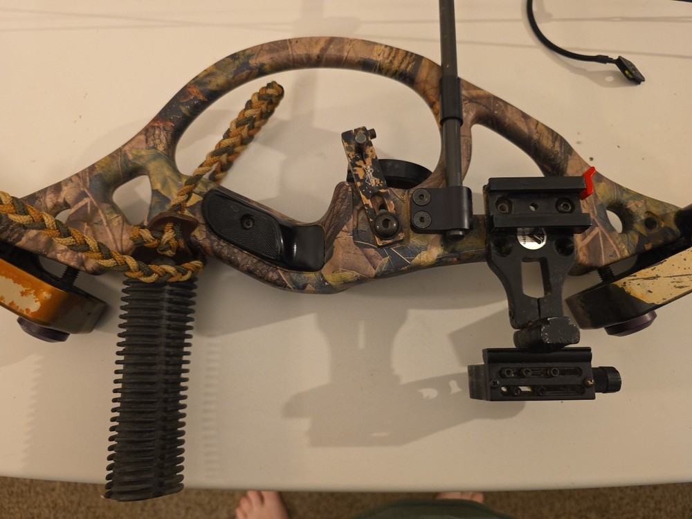 Reflex Excursion Compound Bow Weight 40-50 String 49 W/ Soft Case Camo Tru Fire