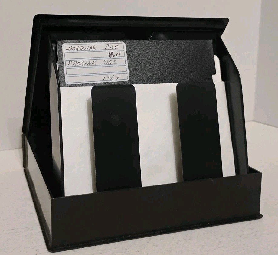 WordStar Pro 4.0 CP/M 4-Disk Set Program Install Dictionary Tutor + K-PRO Case