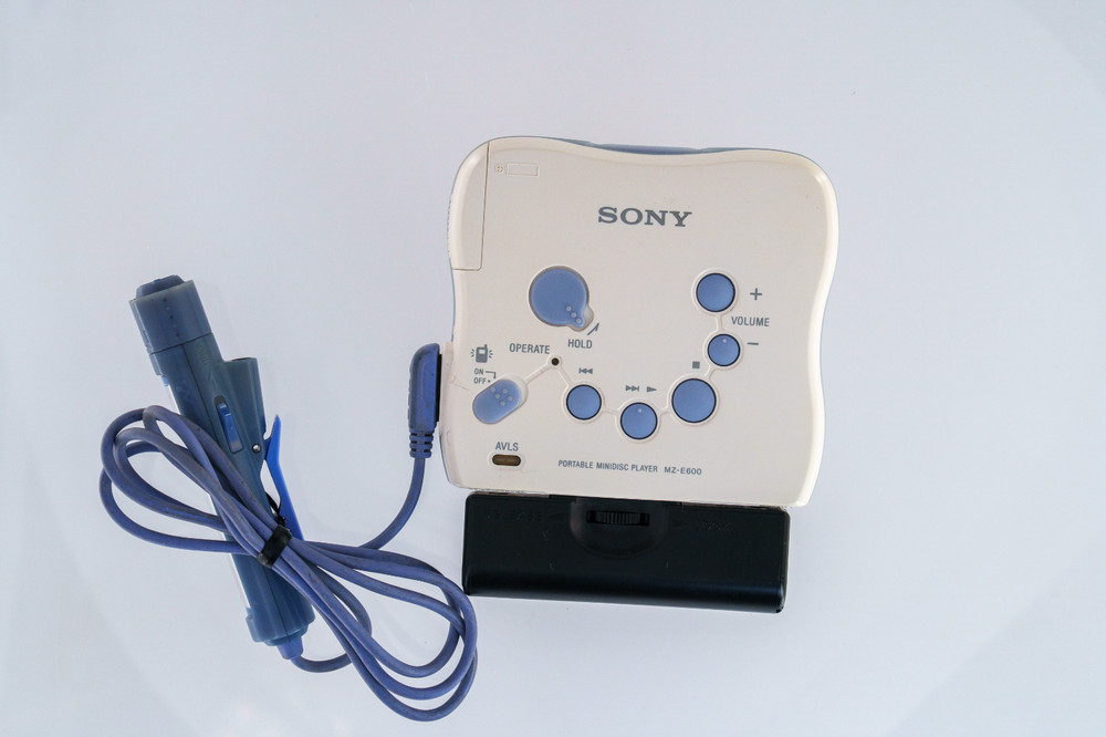Sony MZ-E600 +AA Sidecar / Remote [DEMO/ PLAYS] [GUM ISSUE]