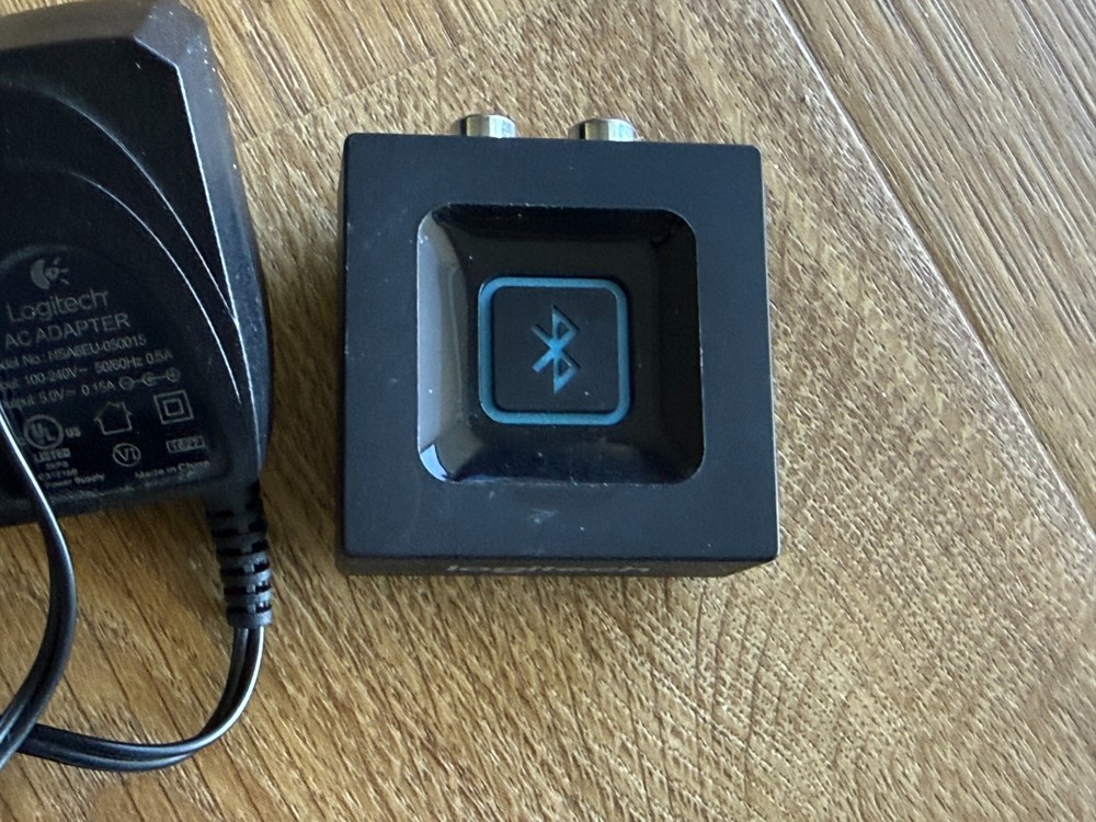 Logitech Bluetooth Audio Adapter w/Charger 880-00451 Tested Works