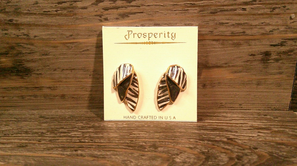 Prosperity Earrings Stud Zebra Marking