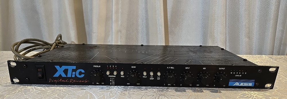 Alesis XT:c Digital Reverb Effects Processor FX Rack