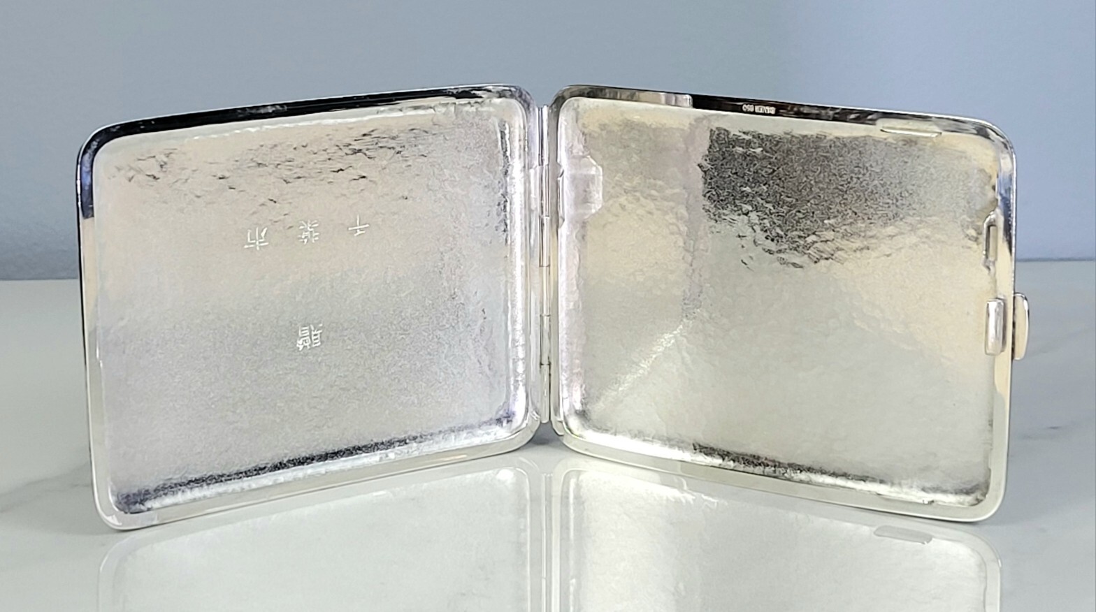 FINE LRG c. 1965 Japanese Hammered Sterling+ Silver Curved Smokes Case 3.56 ozt