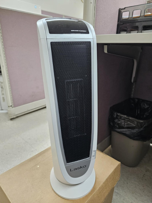 1500W Ceramic Tower Heater – Oscillating Digital Heater with Timer & Remote