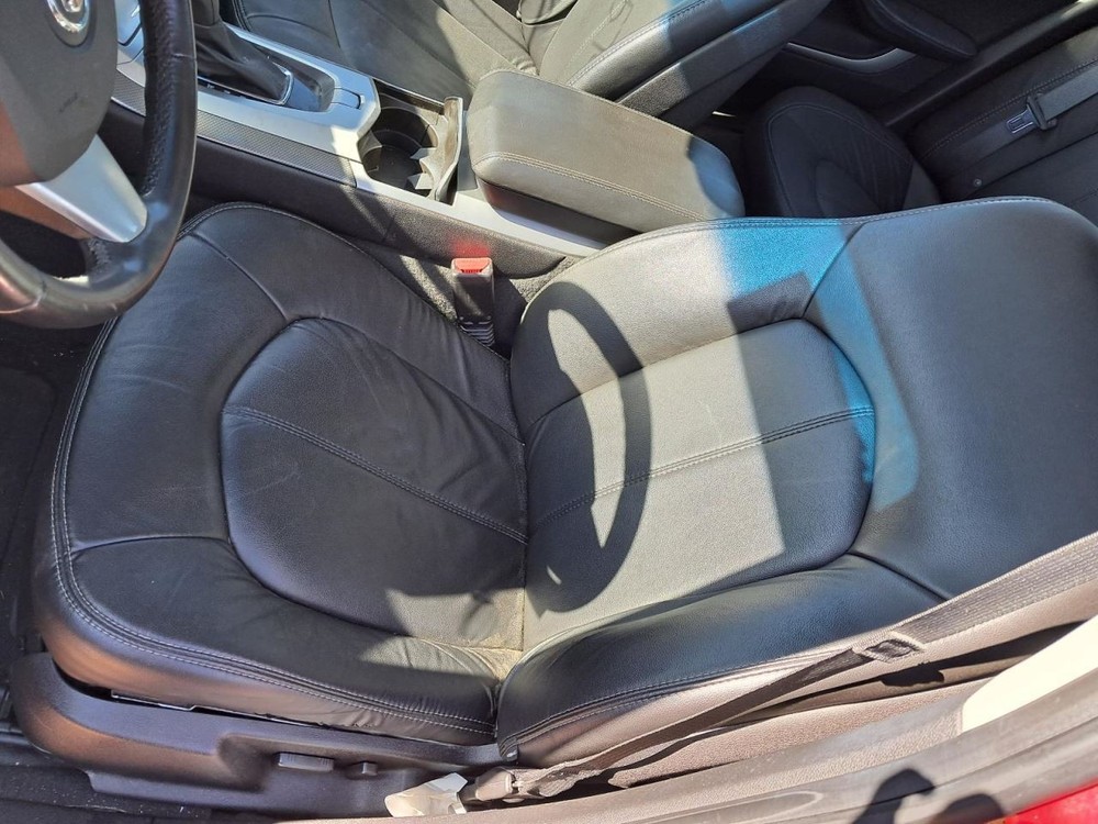 CTS 2012 Glove Box 4828678