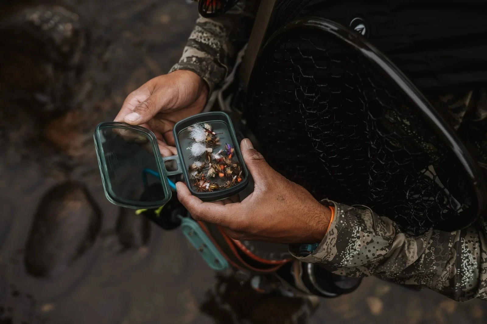 FISHPOND PREDATOR FLY PUCK WATERPROOF BOX FOR STREAMERS LARGE FLIES-SEE THROUGH