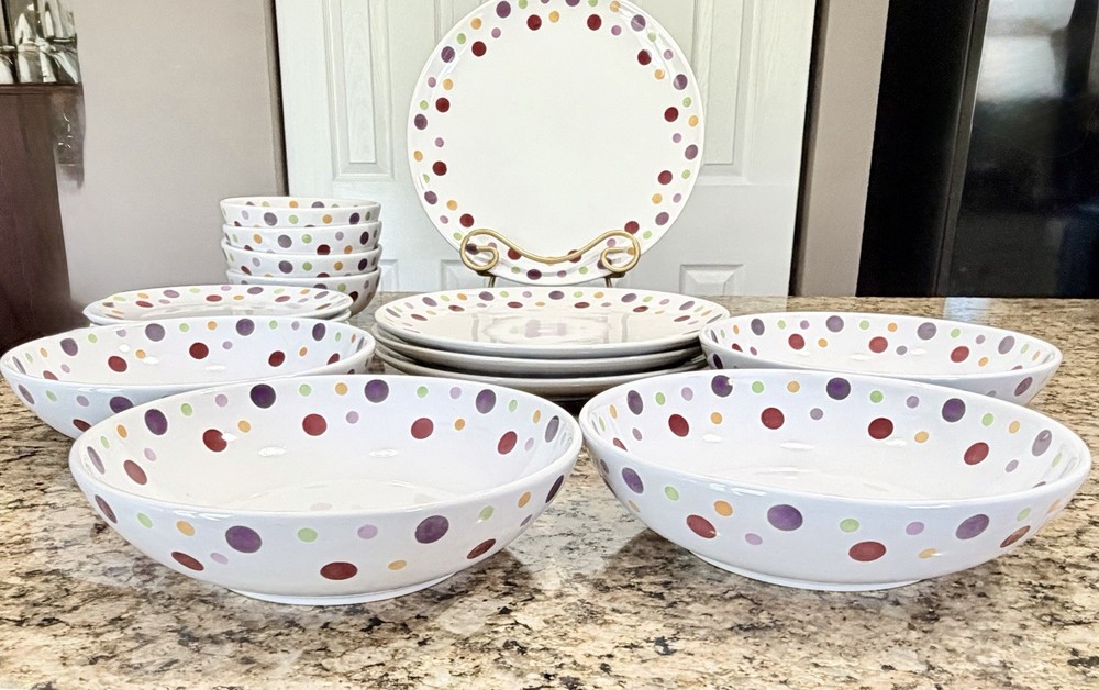 Pampered Chef Simple Additions Dots 16pc Dinnerware Set Service 4 UNUSED