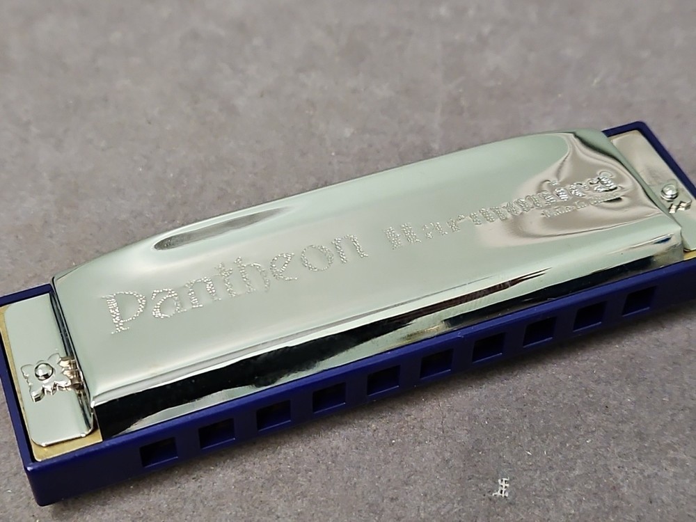 Pantheon Jailhouse Blues Pantheon Harmonica with Case Key E