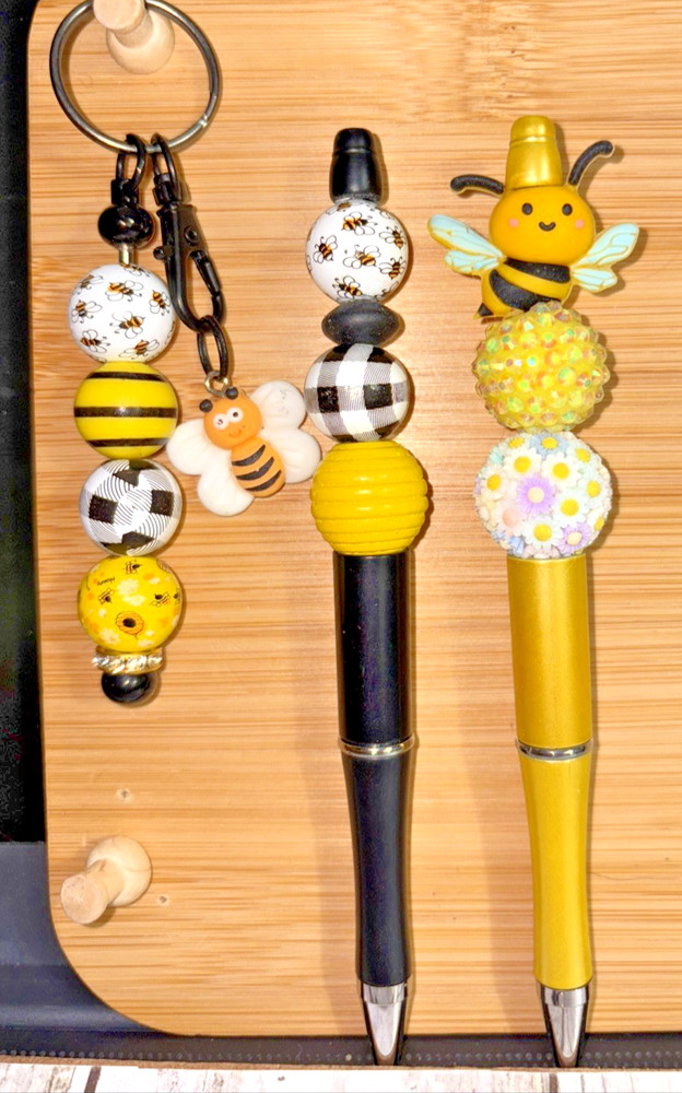HAND MADE BEAD PENS & BEAD KEY CHAIN - & INK REFILLS- BEE-