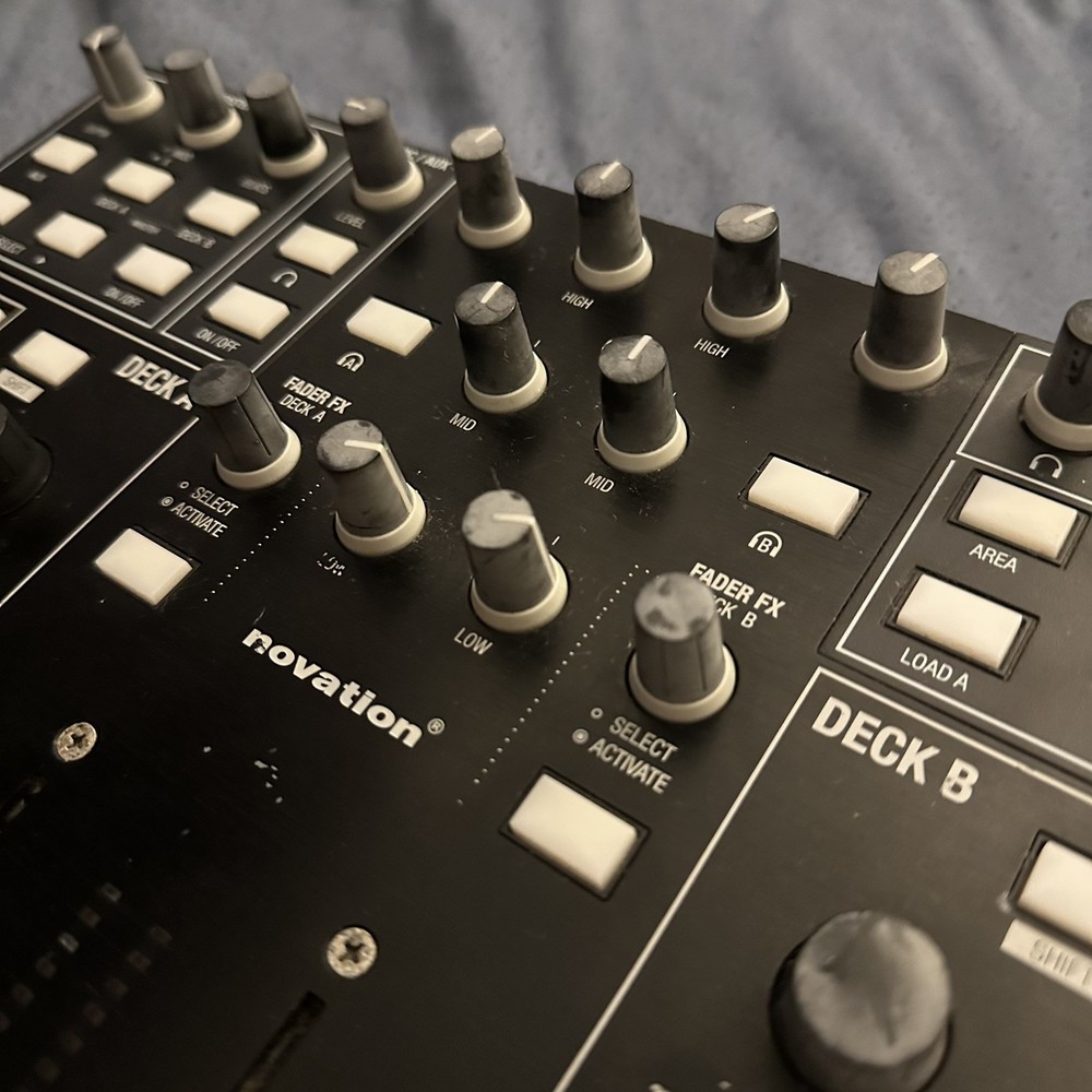 Novation Twitch Serato Itch DJ Controller