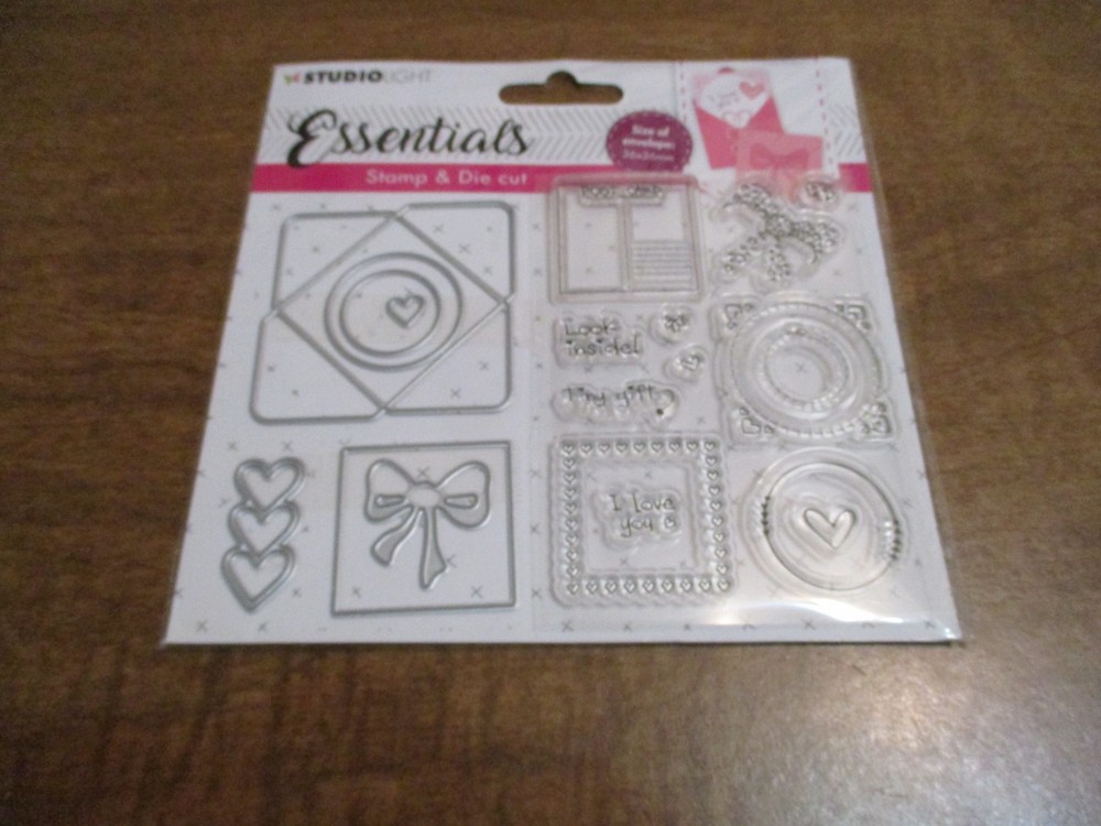 STUDIO LIGHT ESSENTIALS BASICSDC STAMP & DIE SET