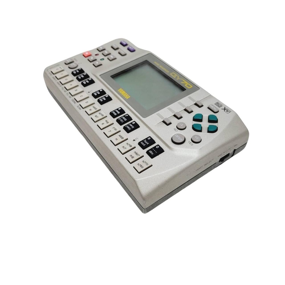 YAMAHA / QY70 Handy Sequencer with Integrated Sound Source