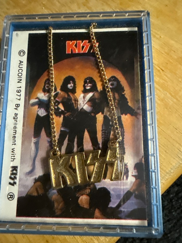 KISS 1977 JEWELRY OF THE STARS necklaces Love Gun AUCOIN 1978 with original box