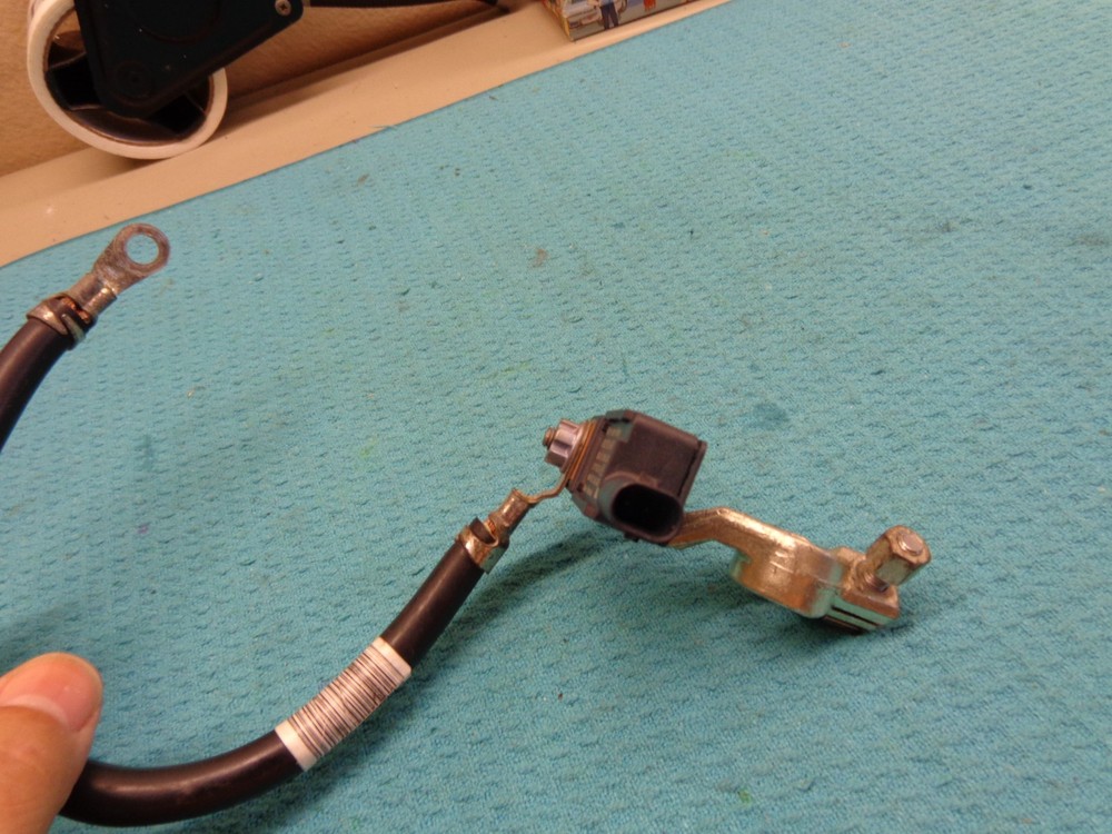 MERCEDES E300 17 18 19 - NEGATIVE BATTERY SENSOR CABLE