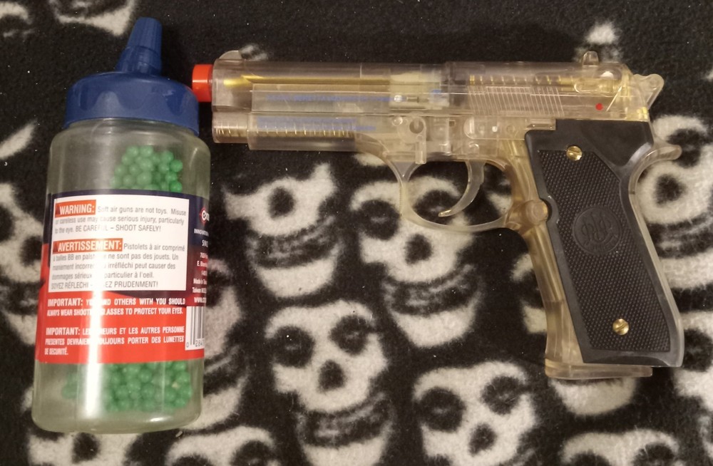 Airsoft Handgun with ammo