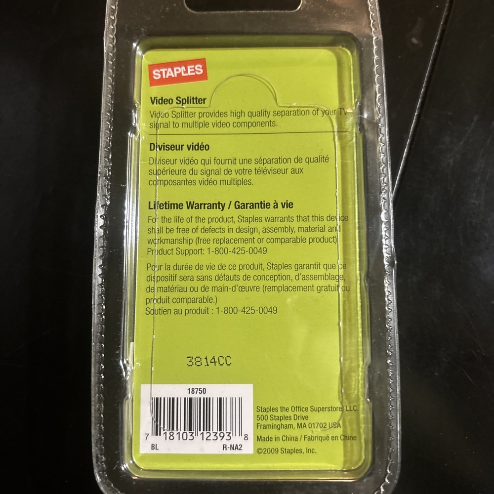 Staples 2-Way Video Distribution Splitter 5-1000Mhz