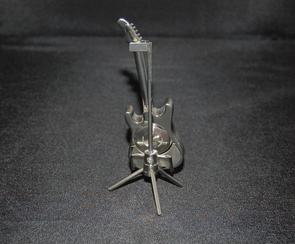 sanis guitar desk clock