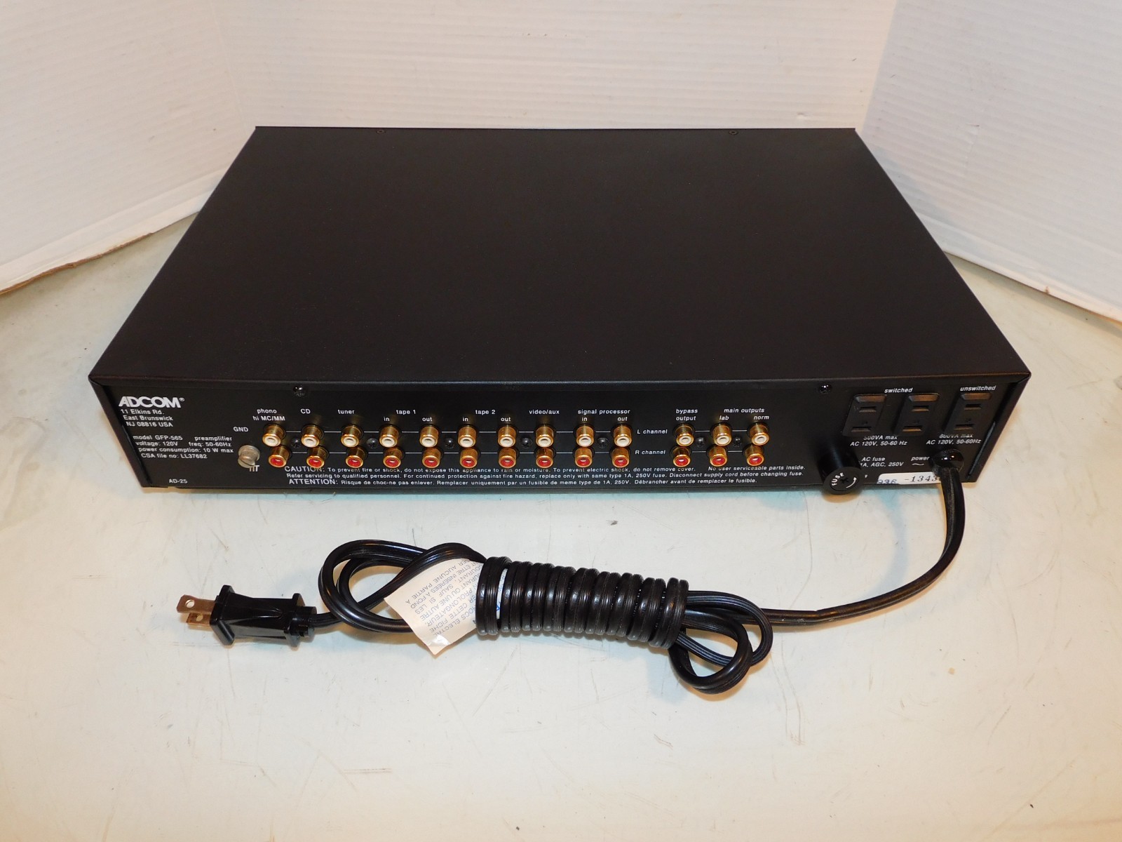 Adcom GFP-565 Stereo Preamplifier Excellent Working and Cosmetic Condition