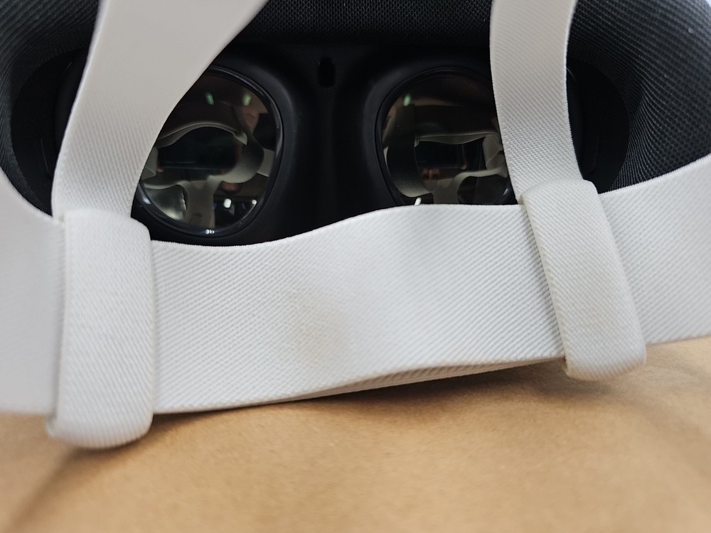 Meta Oculus Quest 3 S3A - 512GB VR Headset with Controllers