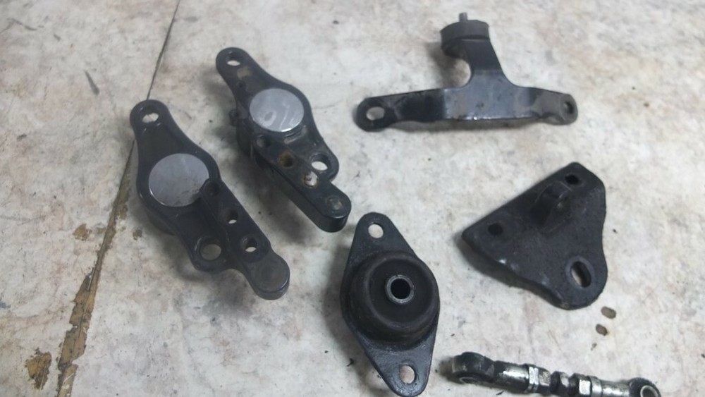 08 Harley Davidson FLHX Street Glide Engine Motor Mounts Brackets