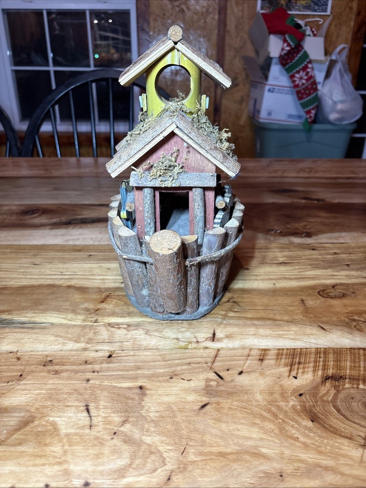 NOAHS ARK BIRDHOUSE