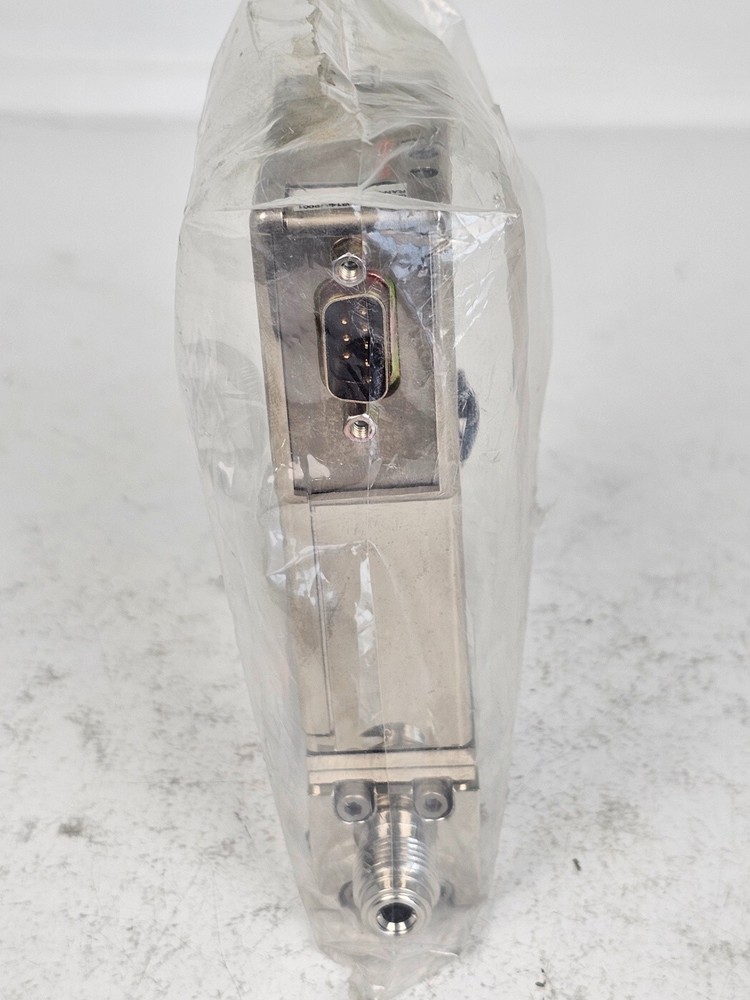 Brooks Instrument mass flow controller MFC SLA7950S1EGG1D2A1 H2 2 SLPM