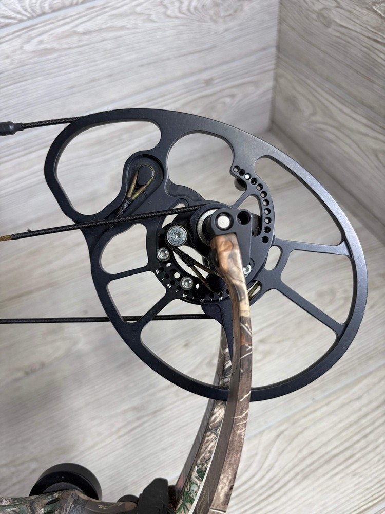 Bowtech Solution Realtree 50-60# Package Right Hand