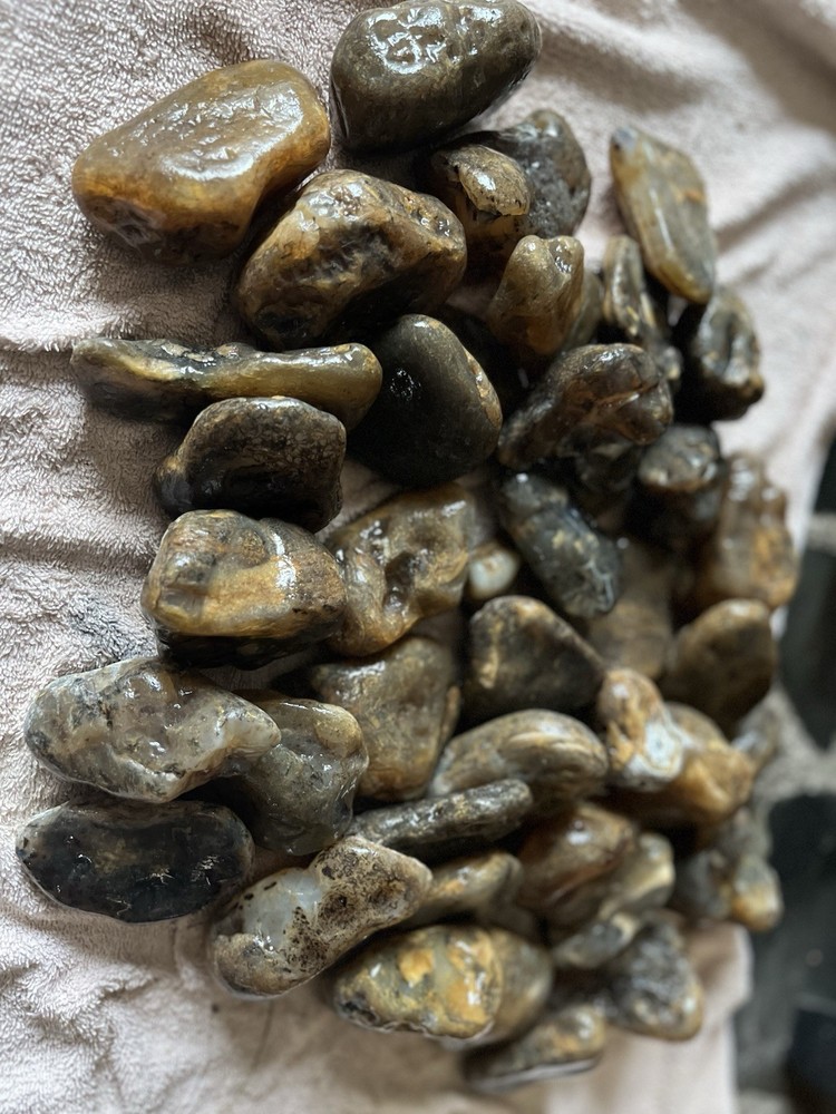 30 Lbs. ￼Rough Montana Agate (48)