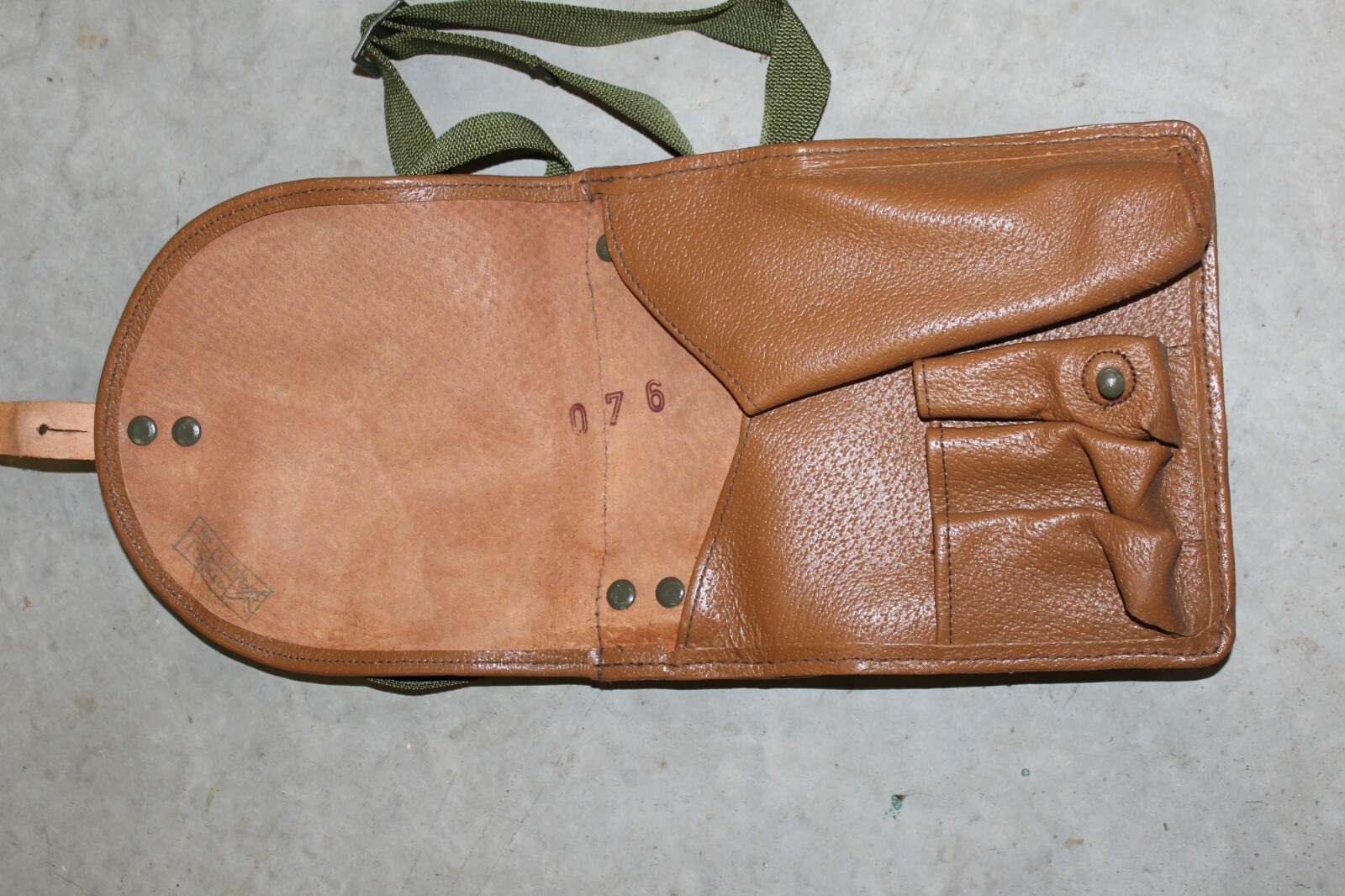 ORIGINAL CZECH FLARE GUN POUCH/HOLSTER VERY GOOD CONDITION #B25