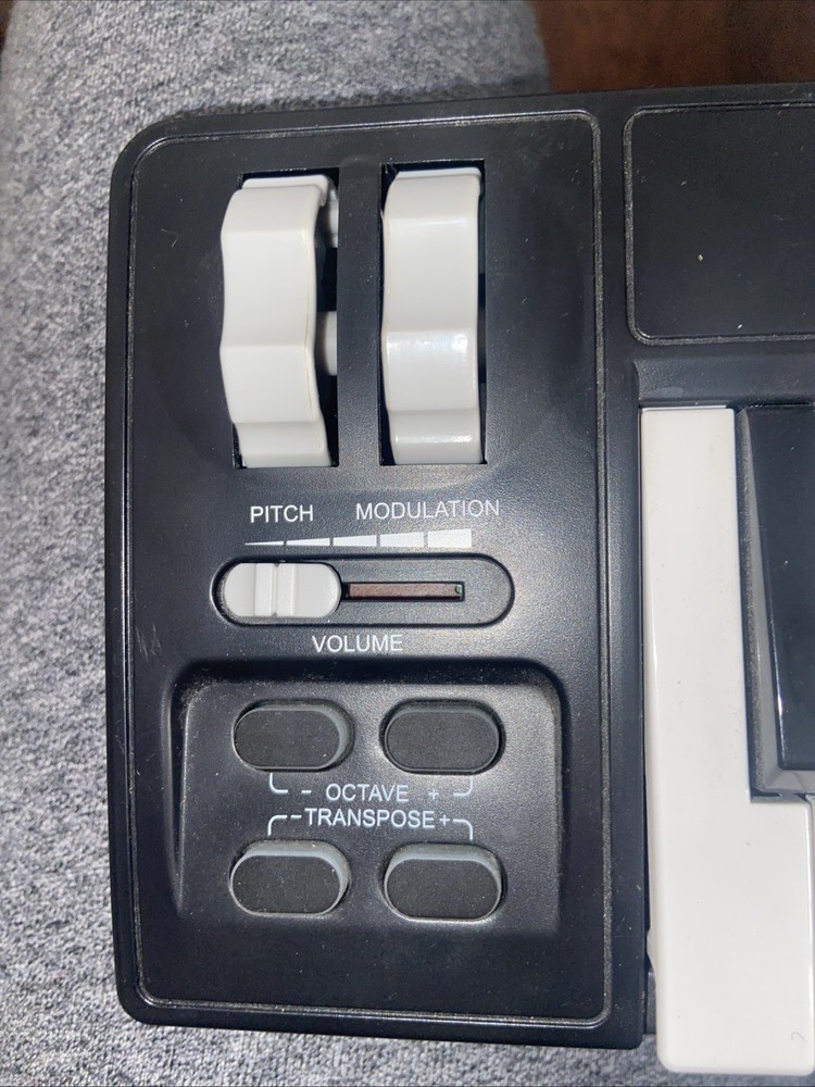 Midiplus AKM320 32-Note USB Midi Compact Mini Keyboard Controller