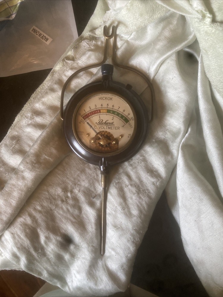 VINTAGE HICKOK PACKARD VOLTMETER BAKELIT