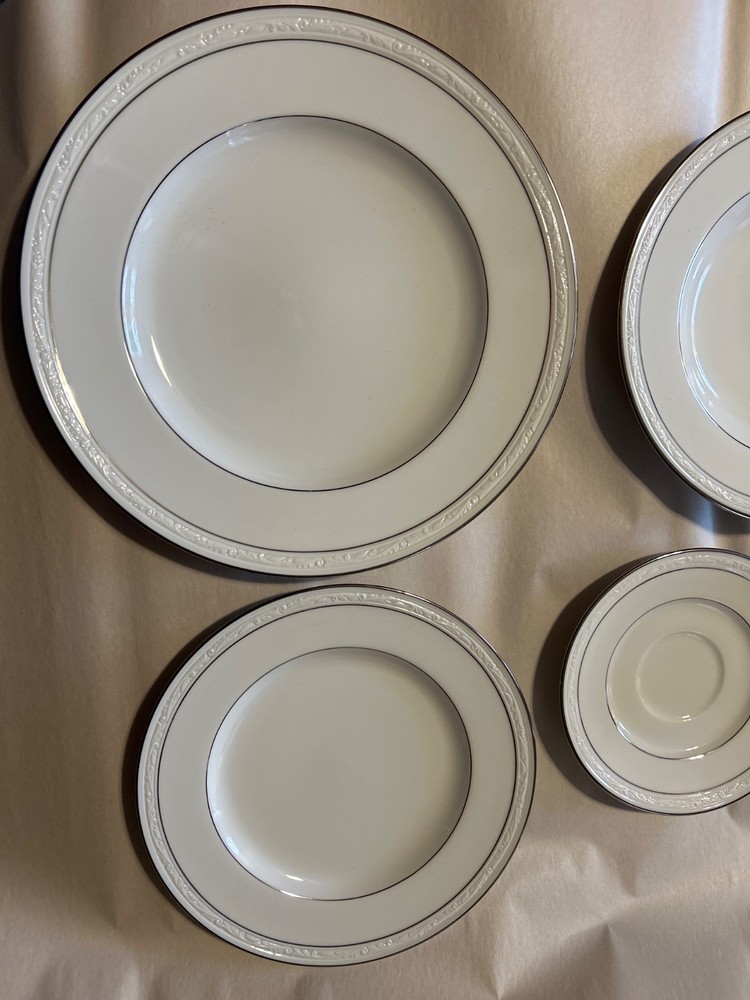 Noritake Stoneleigh White Scapes 4062 Place Setting