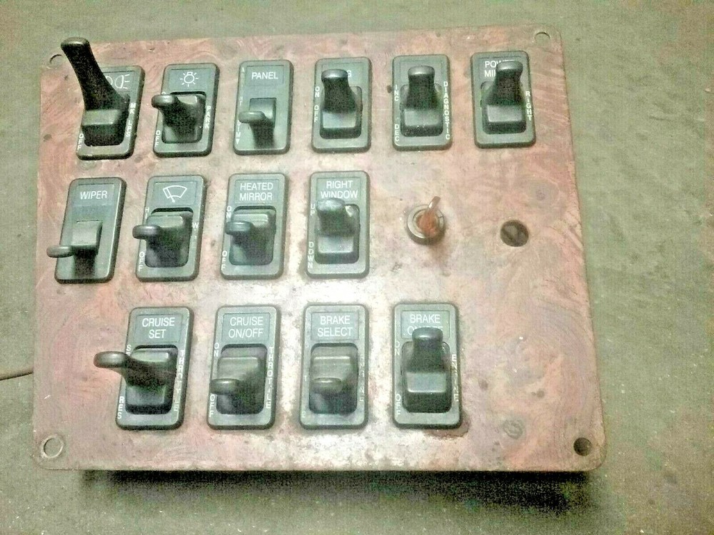 INTERNATIONAL 9400 SWITCH PANEL