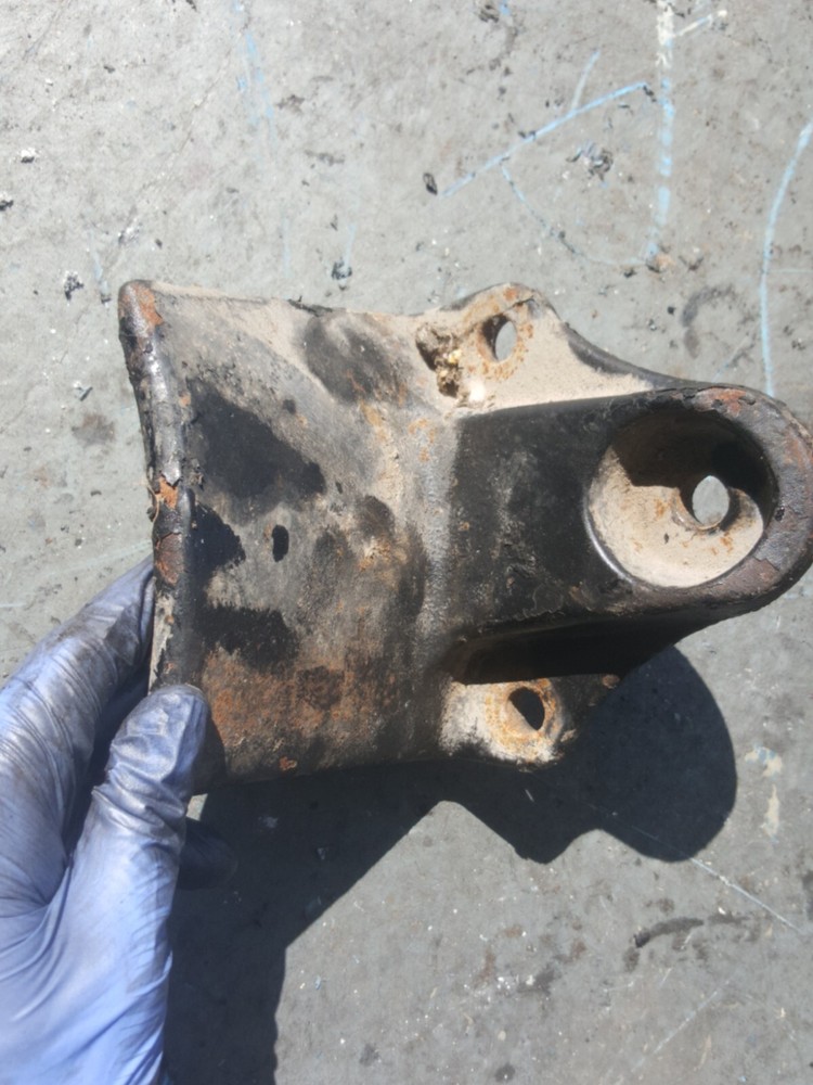 FREIGHTLINER LEAF SPRING BRACKET 6813250017