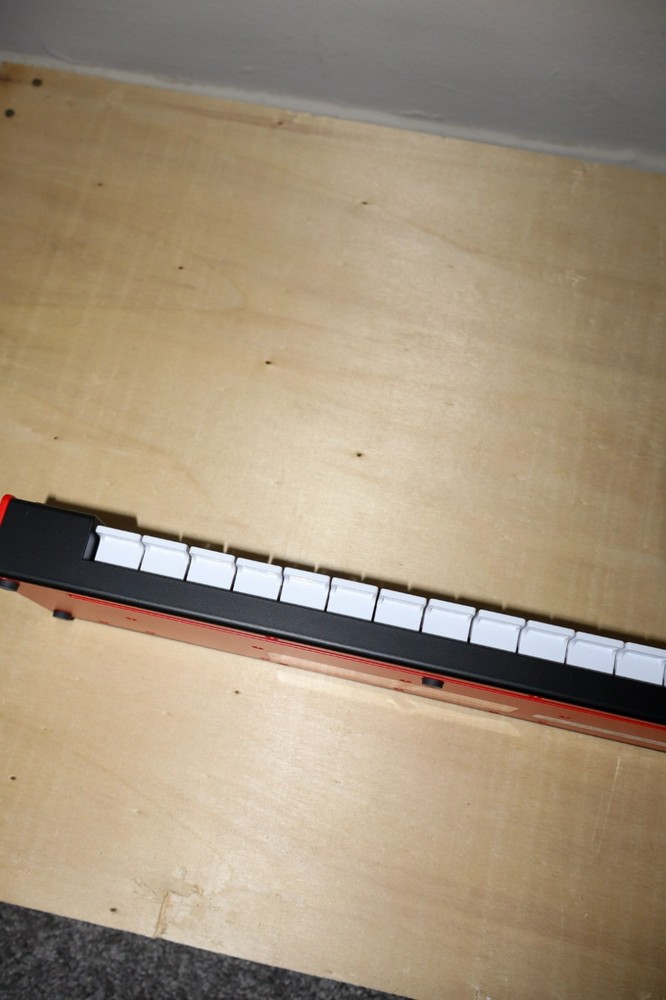 AKAI Professional LPK25 - USB MIDI Keyboard Controller with 25 Responsive Synth